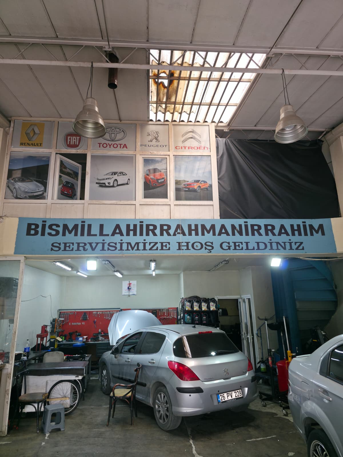 Bahar Oto Servis Kartal atölye görünümü